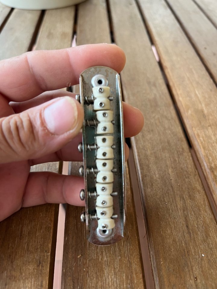 Puente Fender jaguar, jazzmaster y Mustang con graph tech + regalo de segunda mano · Foto 4 de 6 · Valencia · 40 €