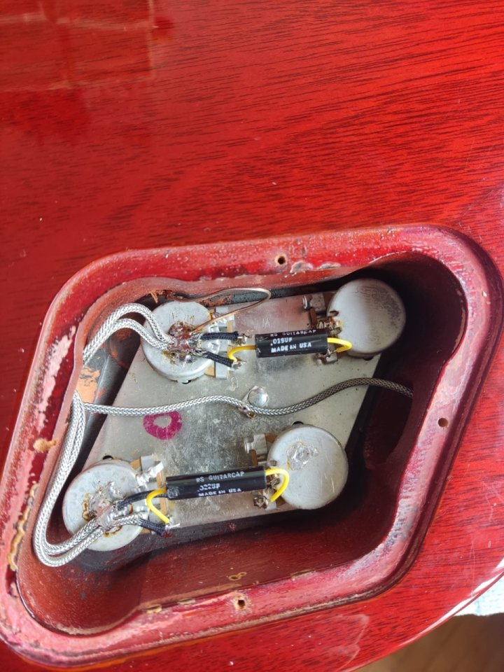 Cambio gibson les Paul standard 2004 por es 335 o 345 sg 61 explorer o flying v 70’s de segunda mano · Foto 9 de 10 · Madrid