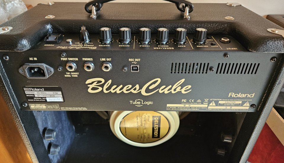 Roland Blues Cube Hot British EL84 Modified + Celestion Creamback de segunda mano · Foto 7 de 10 · Tarragona · 490 €