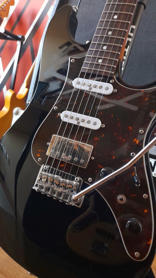 Ibanez AZ-2204 de segunda mano · Foto 1 de 10 · Guadalajara · 1250 €