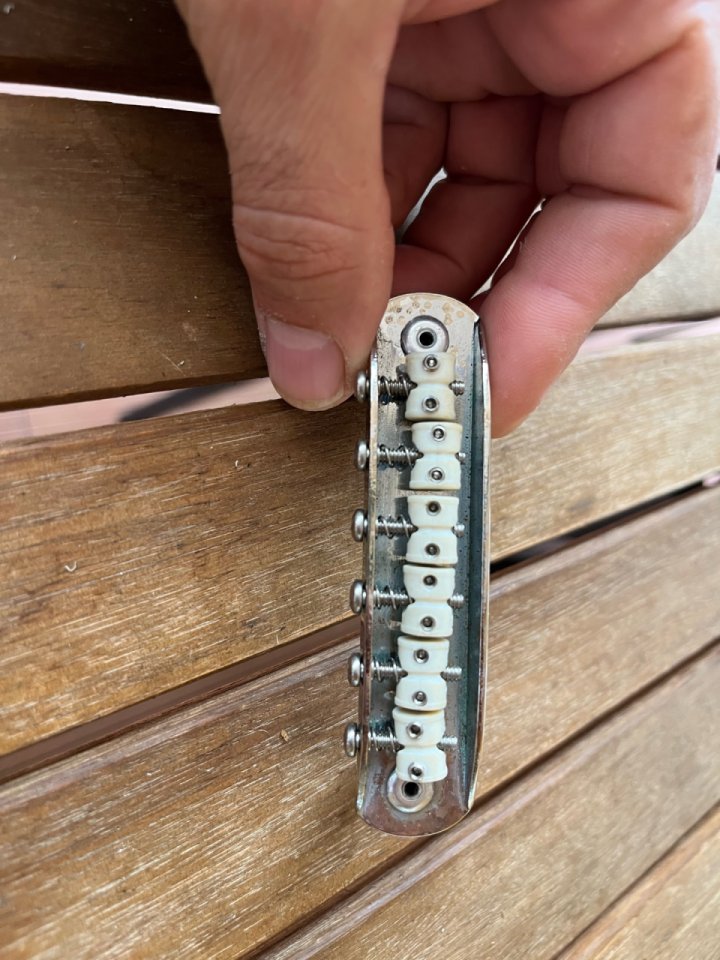 Puente Fender jaguar, jazzmaster y Mustang con graph tech + regalo de segunda mano · Foto 5 de 6 · Valencia · 40 €