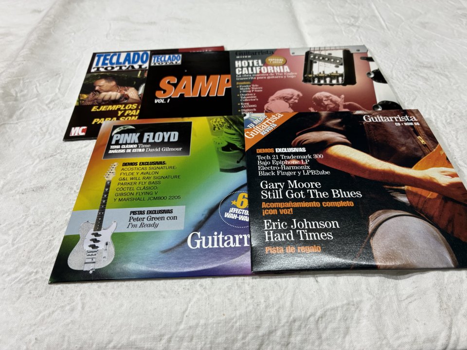 Más de 170 revistas de música con sus Cd,s.