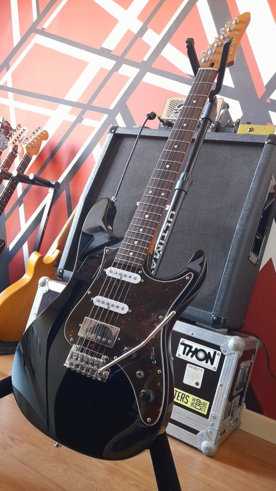 Ibanez AZ-2204 de segunda mano · Foto 2 de 10 · Guadalajara · 1250 €