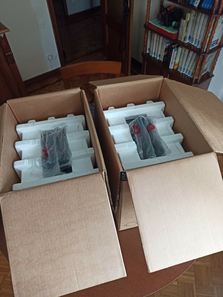 Monitores de estudio Dynaudio BM5 Mk3 + stands de mesa + stands de suelo