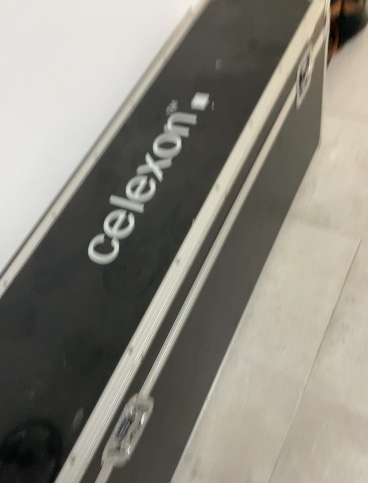 Pantalla de proyeccion plegable profesional 4 x 3 metros 200 pulgadas de segunda mano · Foto 4 de 4 · Cádiz · 600 €