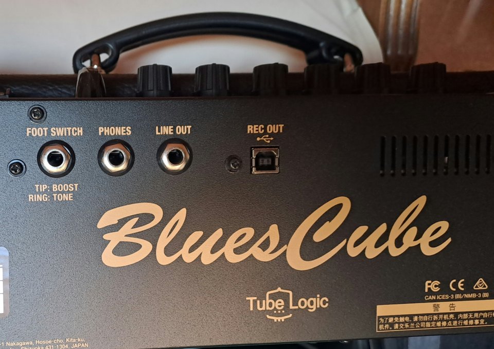 Roland Blues Cube Hot British EL84 Modified + Celestion Creamback de segunda mano · Foto 9 de 10 · Tarragona · 490 €