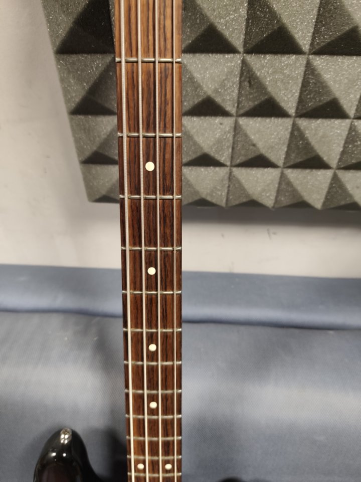 Fender Standard Precision Bass de segunda mano · Foto 3 de 10 · Sevilla · 800 €