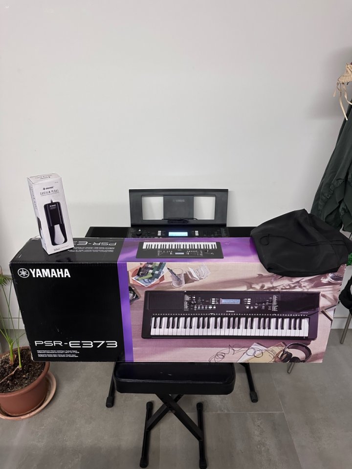 Yamaha PSR-E373 + pack completo de segunda mano · Foto 2 de 2 · Málaga · 229 €