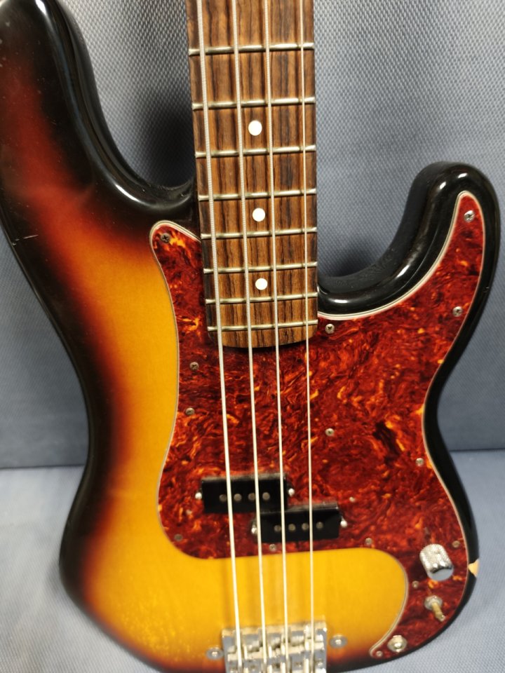 Fender Standard Precision Bass de segunda mano · Foto 4 de 10 · Sevilla · 800 €