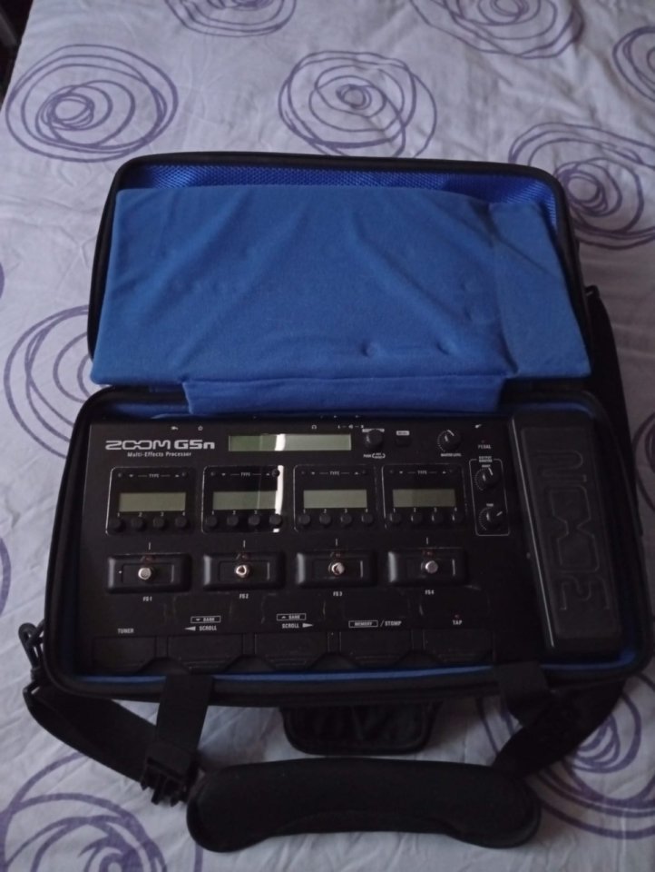 Pedalera Zoom G5n de segunda mano · Foto 1 de 5 · Madrid · 190 €