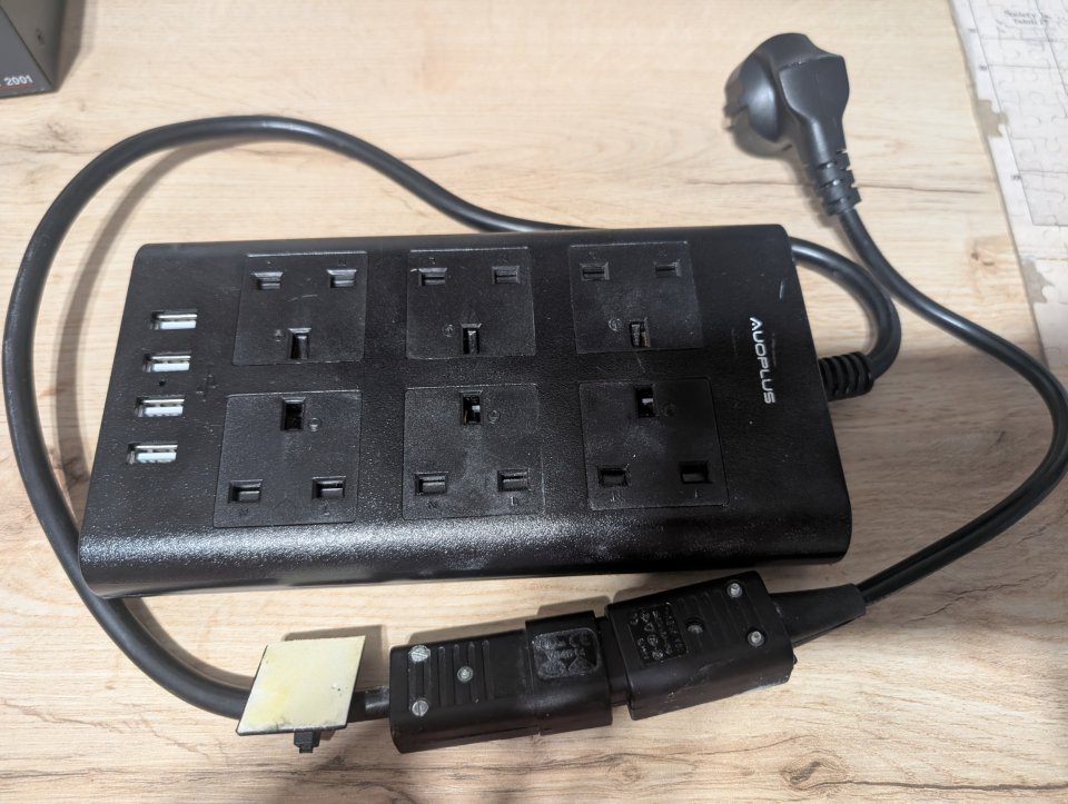 Lote 2x Sennheiser TCC2 + Extron + Dante de segunda mano · Foto 8 de 8 · Barcelona · 3500 €