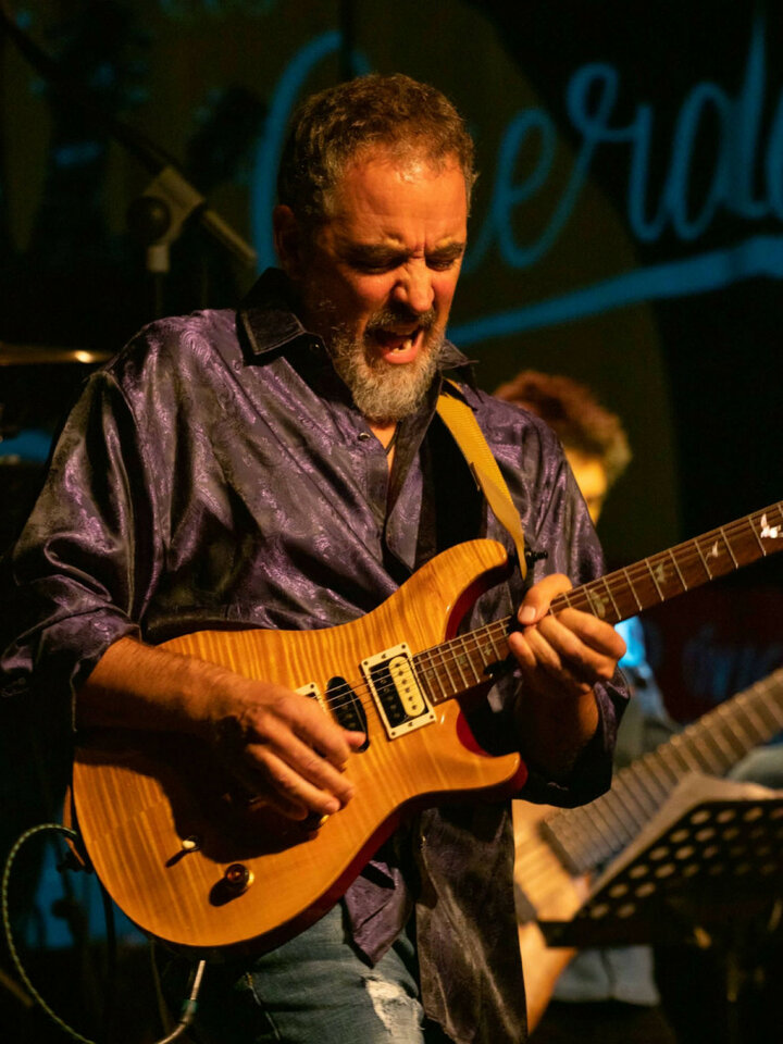 Clases de guitarra. Profesional. 35 años de experiencia