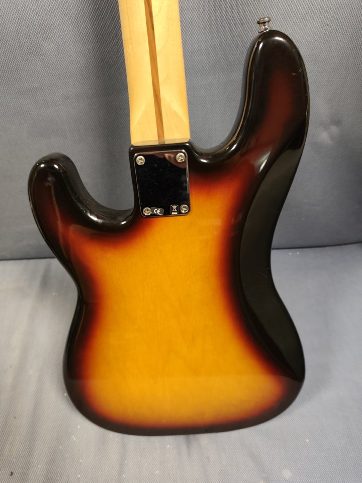 Fender Standard Precision Bass de segunda mano · Foto 8 de 10 · Sevilla · 800 €