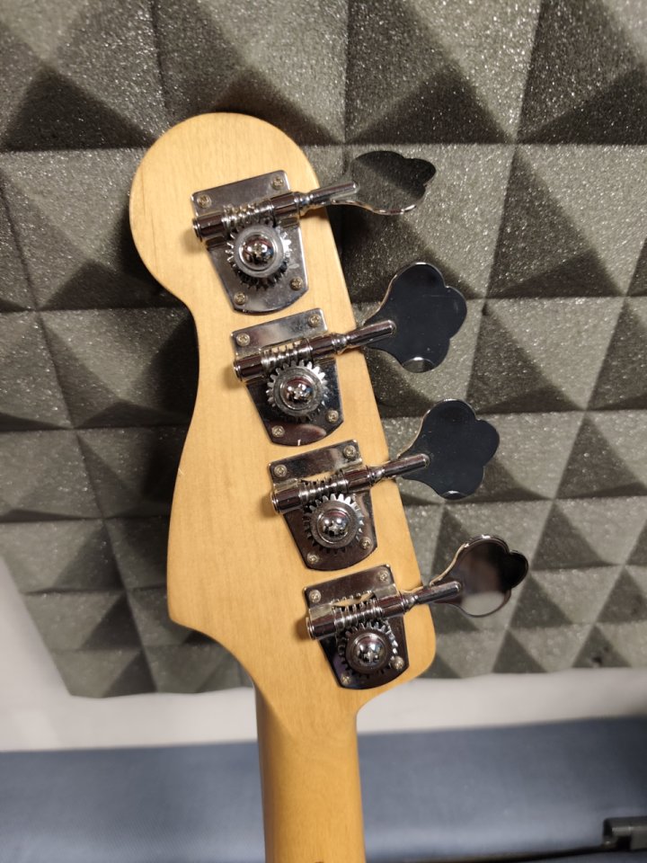 Fender Standard Precision Bass de segunda mano · Foto 9 de 10 · Sevilla · 800 €