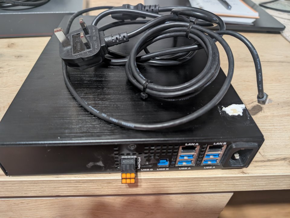 Procesador Audio QSC Q-SYS Core Nano de segunda mano · Foto 2 de 2 · Barcelona · 600 €