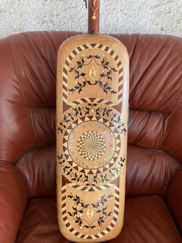 Guembri 3 cuerdas. Trabajo artesanal de segunda mano · Foto 2 de 4 · Barcelona · 500 €