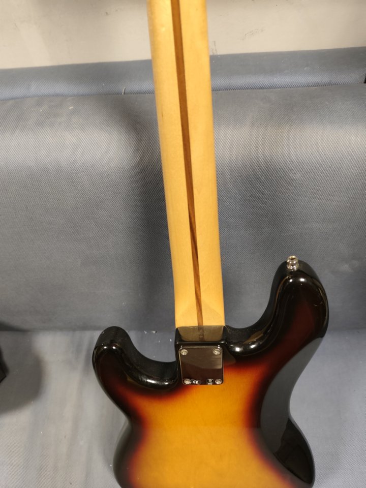 Fender Standard Precision Bass de segunda mano · Foto 10 de 10 · Sevilla · 800 €
