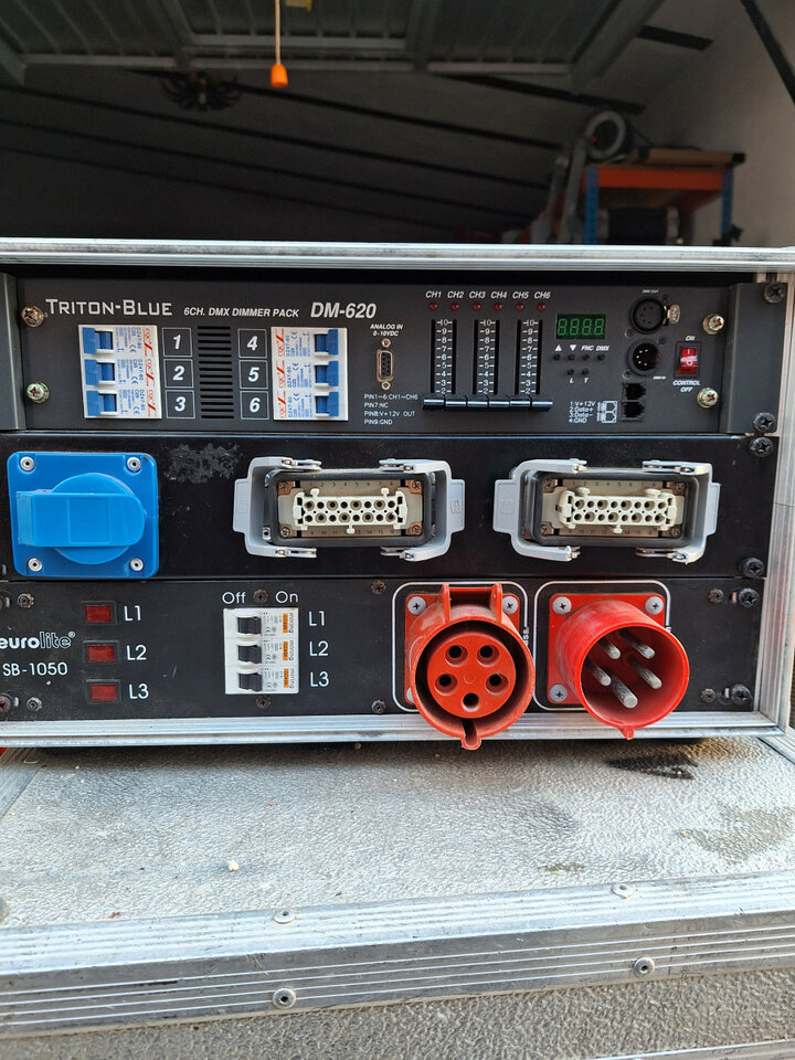 Distribuidor de corriente y Dimmer