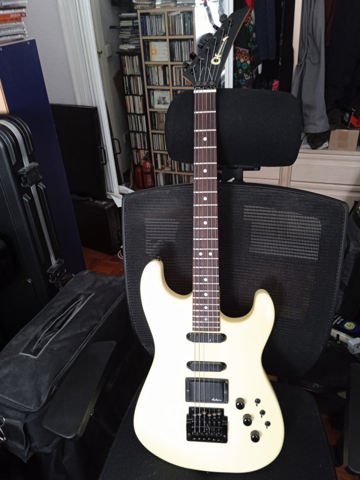 Título: Charvel/Jackson Model 4 Japón 1986 Superstrat