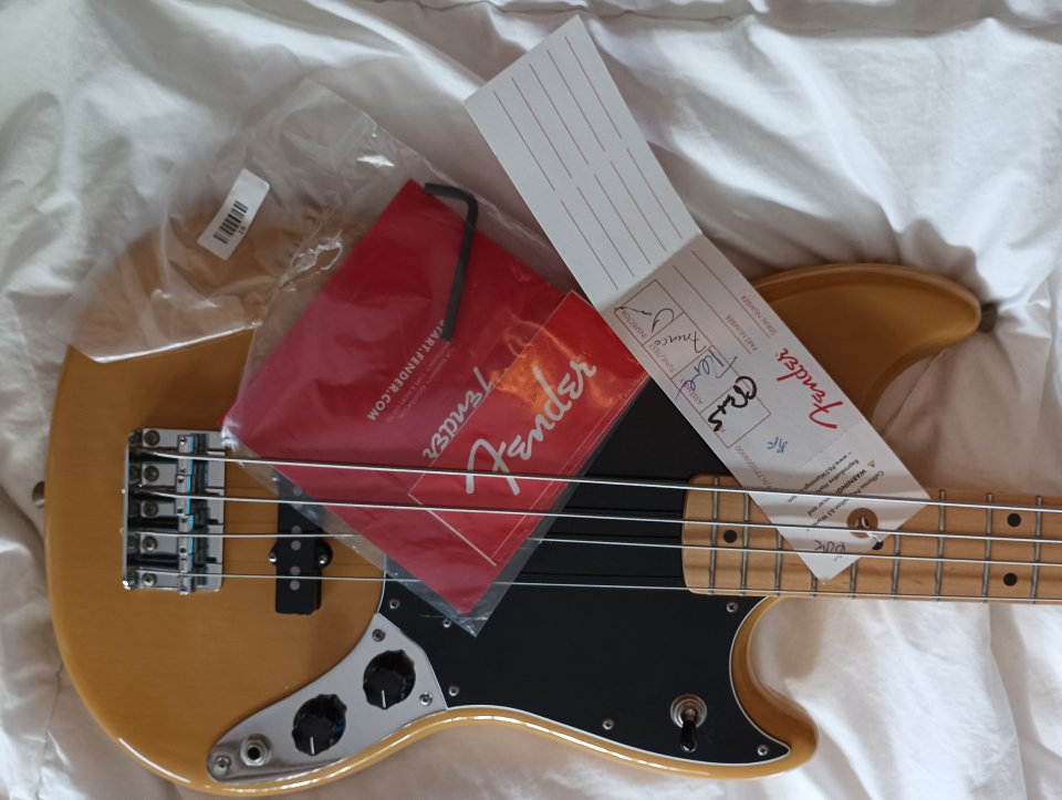 Fender Player Mustang Bass PJ Butterscotch Blonde *RESERVADO* de segunda mano · Foto 1 de 9 · Madrid · 480 €