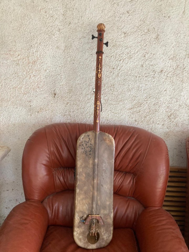 Guembri 3 cuerdas. Trabajo artesanal de segunda mano · Foto 4 de 4 · Barcelona · 500 €