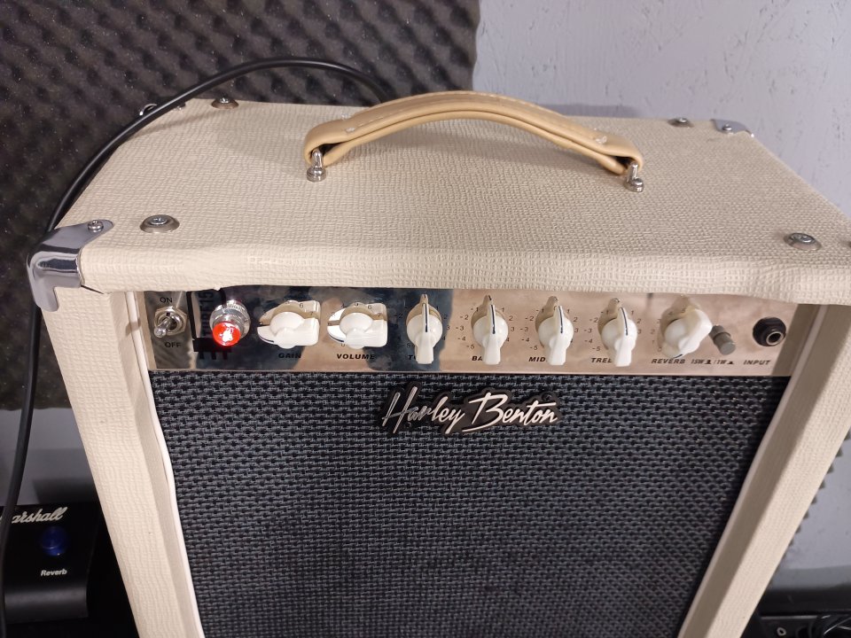 Amplificador Harley Benton 1x12 tube 15