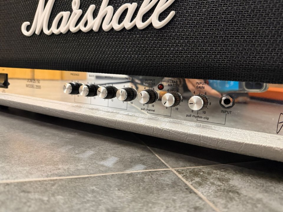 Cabezal Marshall 2555X Silver Jubilee de segunda mano · Foto 3 de 5 · Valencia · 1000 €