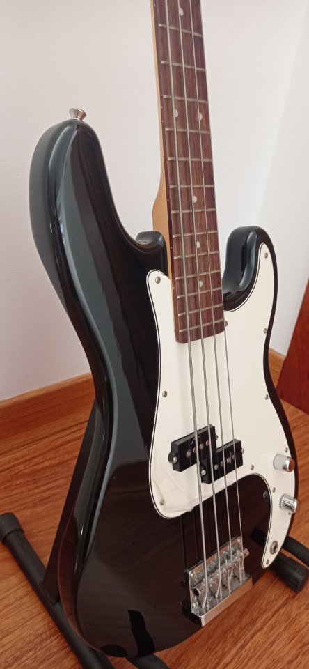 Bajo eléctrico Aria STB Series de segunda mano · Foto 1 de 2 · Cuenca · 130 €