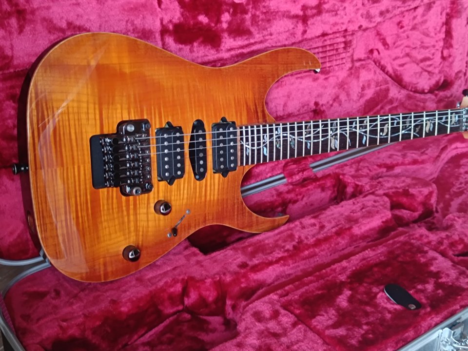 Ibanez RG8570Z J.Custom de segunda mano · Foto 2 de 6 · Tarragona · 2300 €