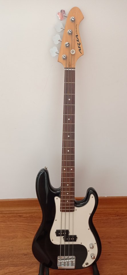 Bajo eléctrico Aria STB Series de segunda mano · Foto 2 de 2 · Cuenca · 130 €