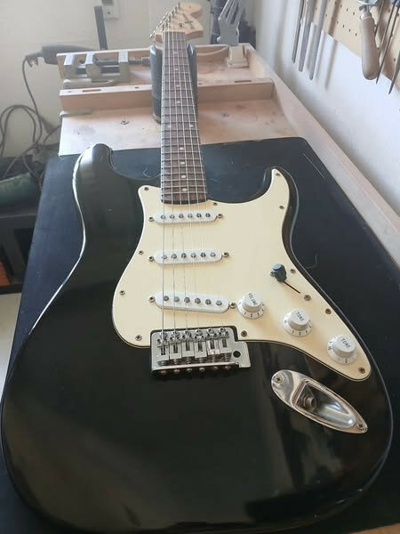 Fender Squier Affinity Stratocaster , puesta a punto, va perfecta
