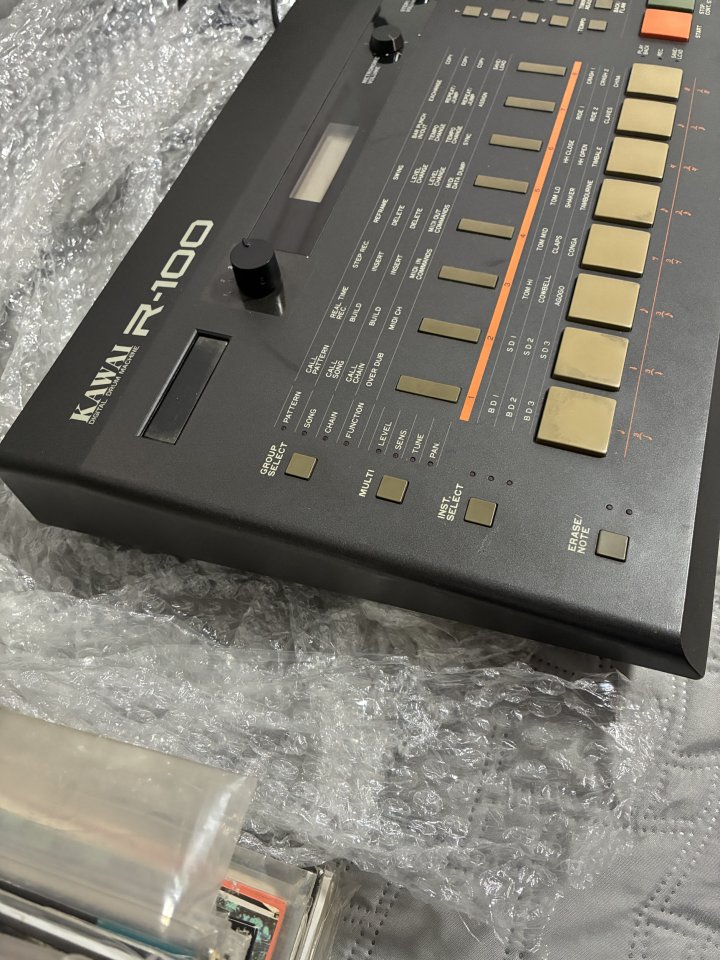 Caja de ritmos Kawai R-100