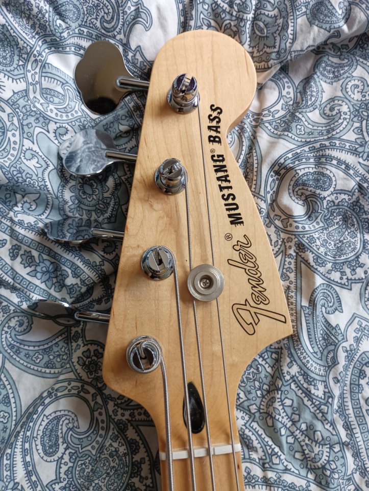 Fender Player Mustang Bass PJ Butterscotch Blonde *RESERVADO* de segunda mano · Foto 6 de 9 · Madrid · 480 €