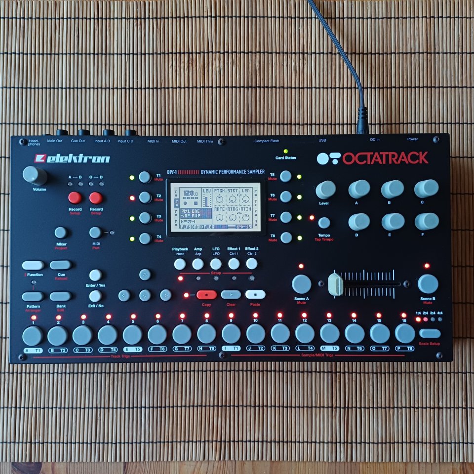 Elektron Octatrack MK1 + Decksaver de segunda mano · Foto 1 de 9 · Barcelona · 700 €