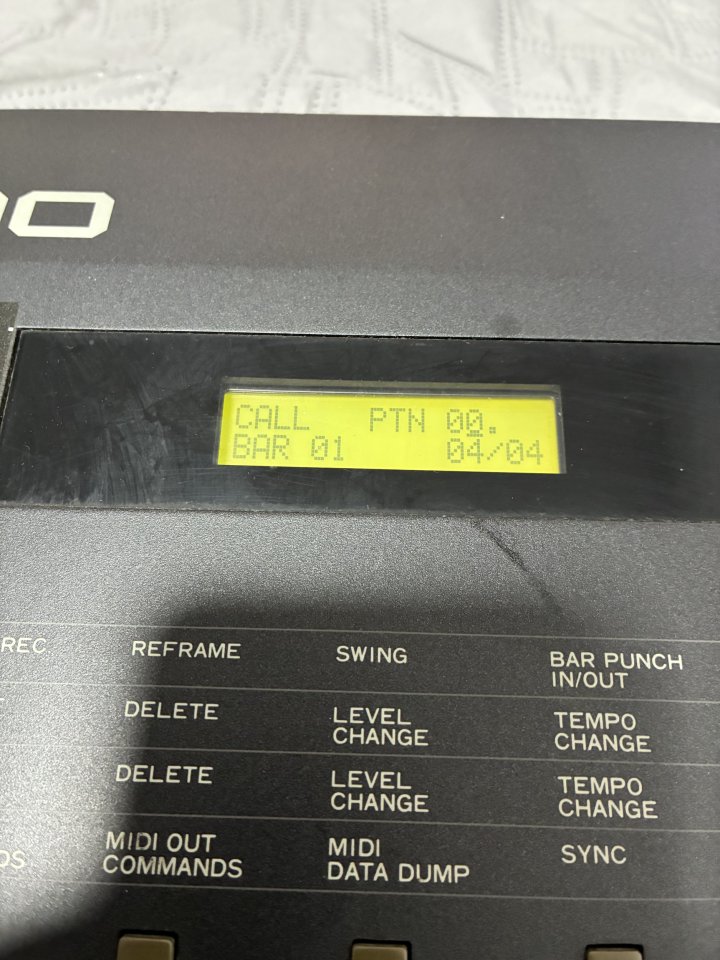 Caja de ritmos Kawai R-100