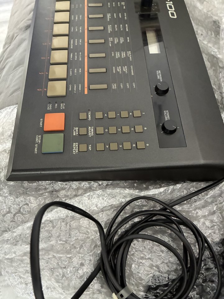 Caja de ritmos Kawai R-100