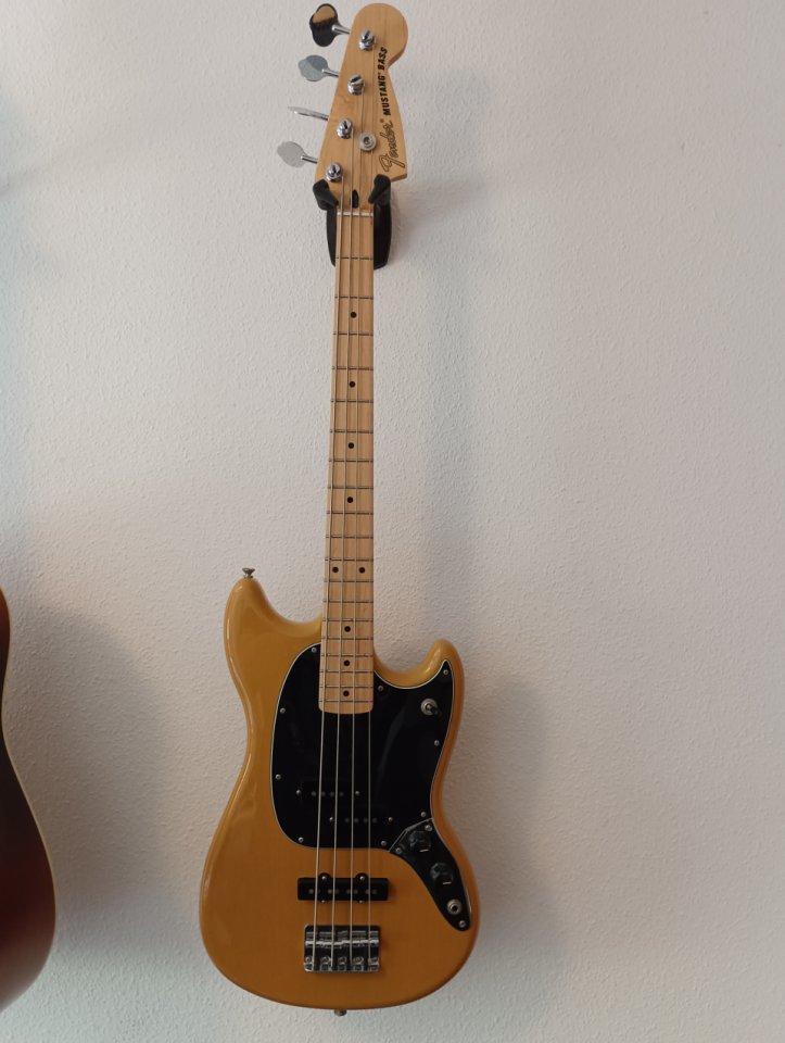 Fender Player Mustang Bass PJ Butterscotch Blonde *RESERVADO* de segunda mano · Foto 8 de 9 · Madrid · 480 €