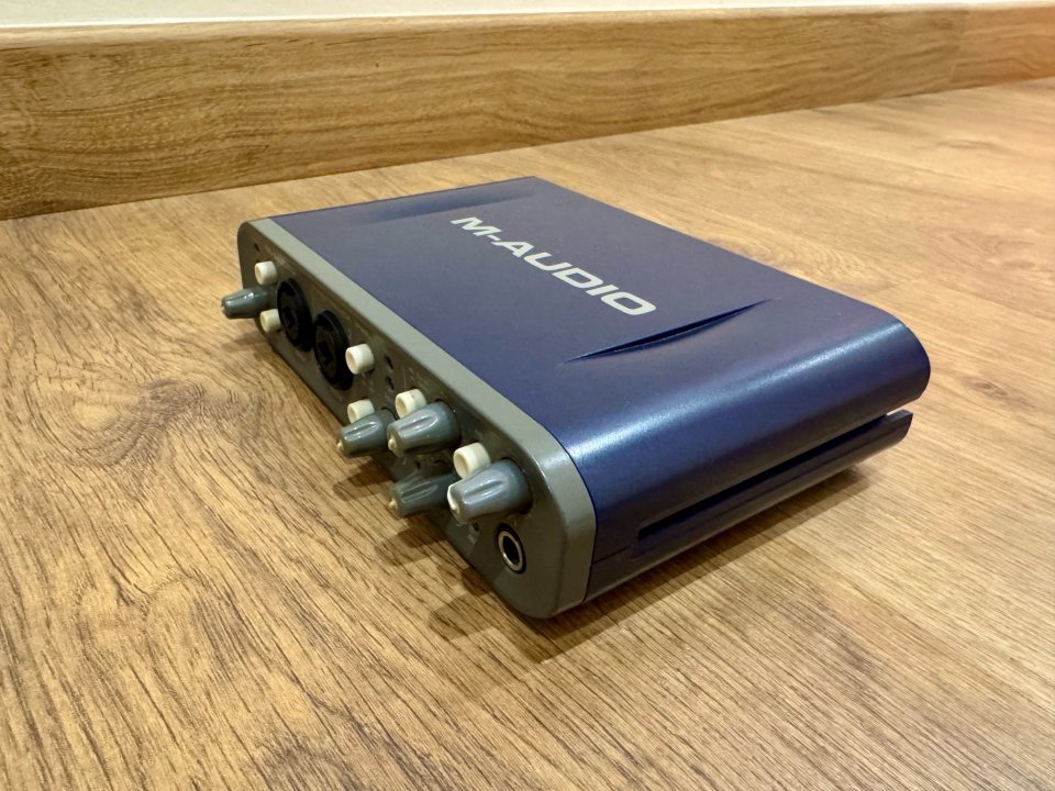 Interfaz de Audio M-Audio Fast Track Pro USB MIDI + Accesorios