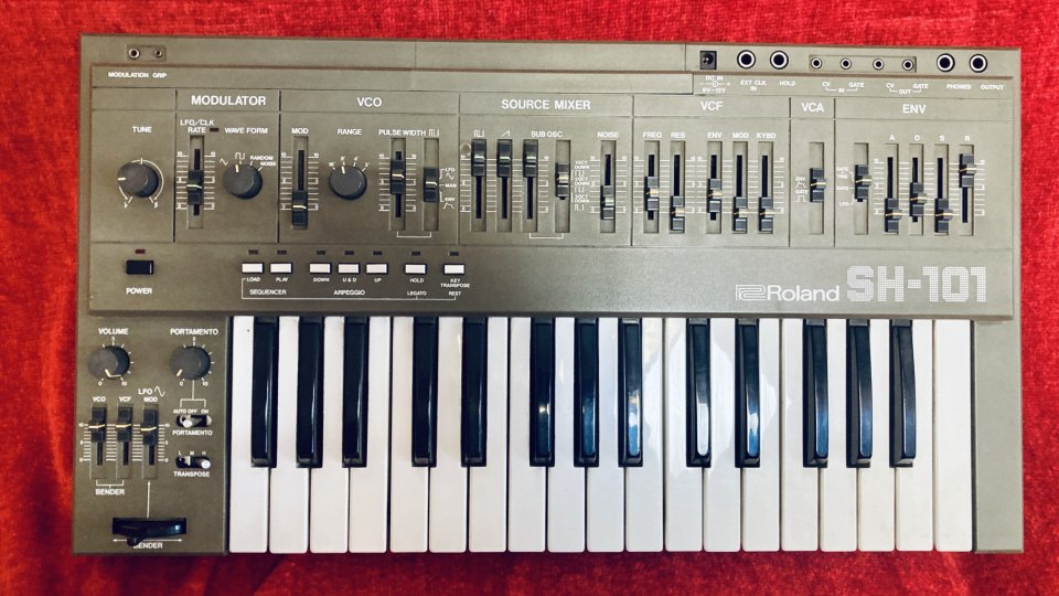 Roland SH-101 de segunda mano · Foto 1 de 3 · Valencia · 1300 €