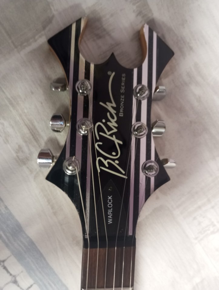Bc rich warlock de segunda mano · Foto 3 de 4 · Bizkaia · 190 €