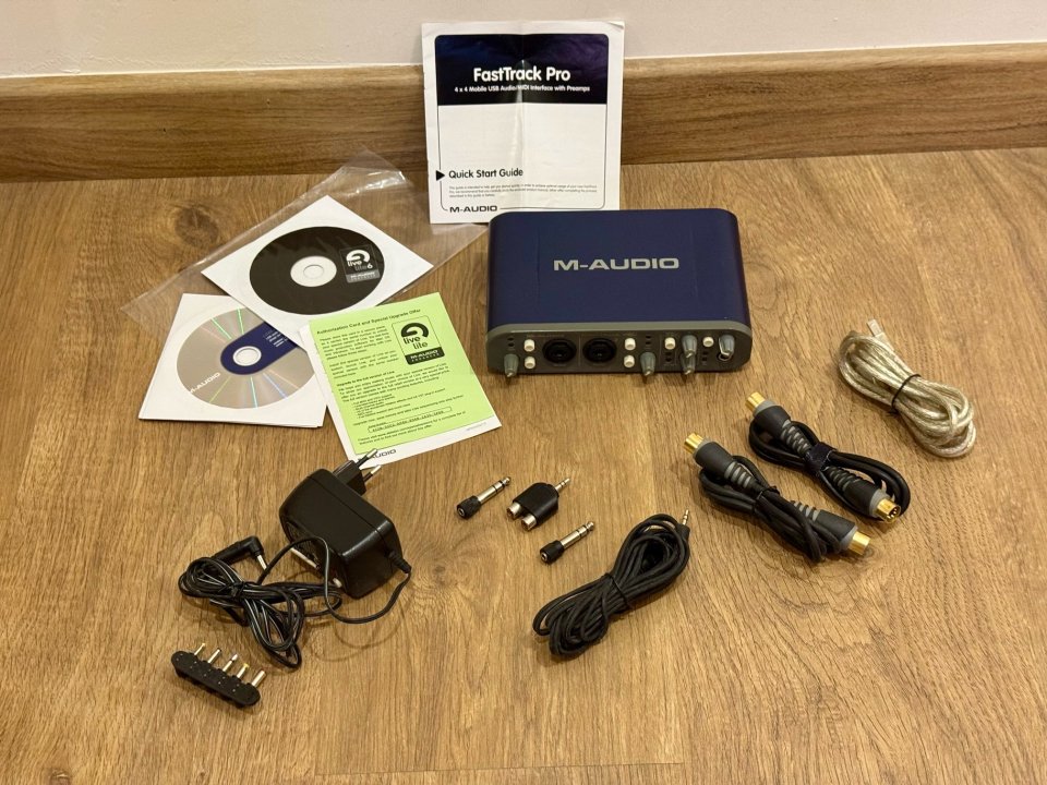 Interfaz de Audio M-Audio Fast Track Pro USB MIDI + Accesorios