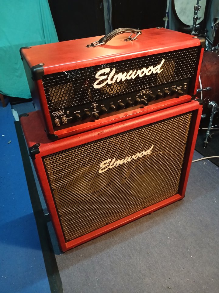 Vendo cabezal Elmwood Modena M60 y pantalla Elmwood 2x12 de segunda mano · Foto 1 de 10 · Madrid · 1700 €