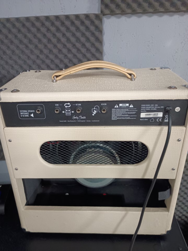 Amplificador Harley Benton 1x12 tube 15