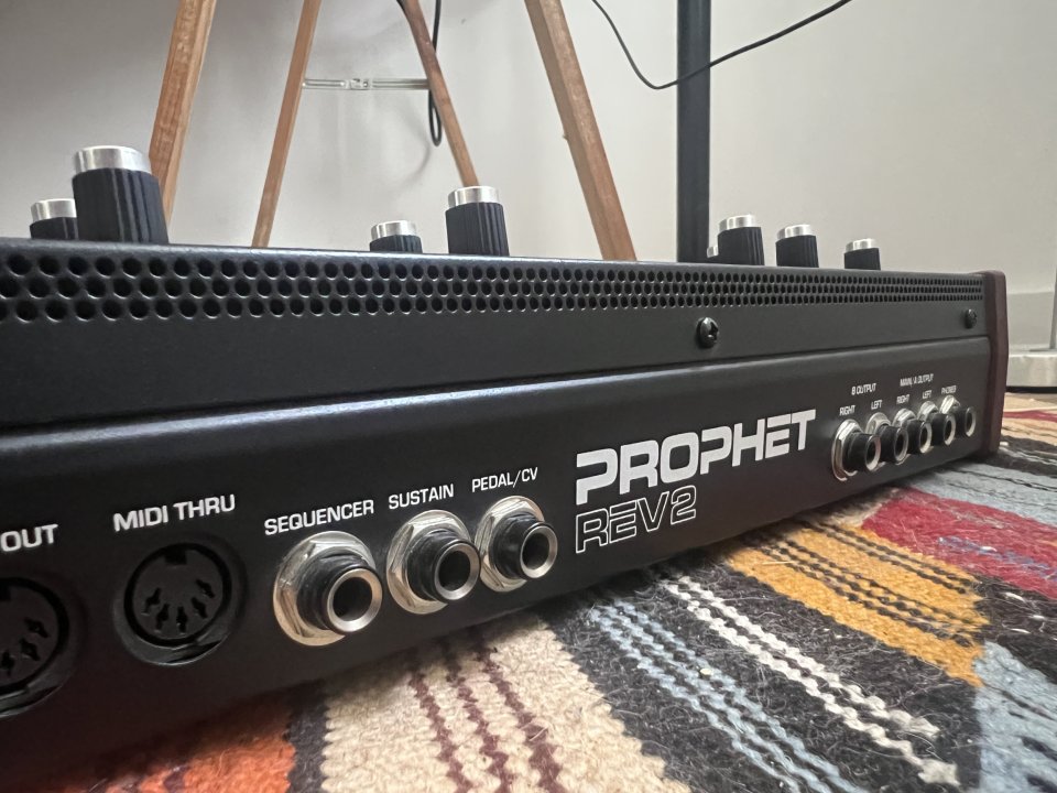 Prophet rev 2 dektop 8 voices de segunda mano · Foto 3 de 3 · Asturias · 1300 €
