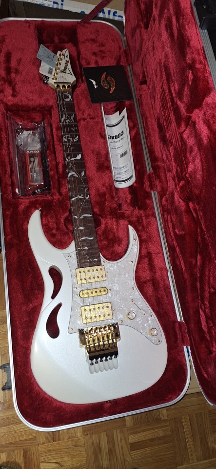 IBANEZ PIA de segunda mano · Foto 2 de 2 · Madrid · 2800 €