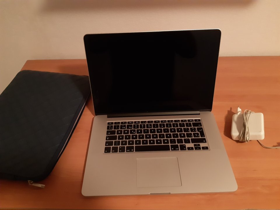 Macbook pro 15 pulgadas 2015 de segunda mano · Foto 1 de 9 · Barcelona · 450 €