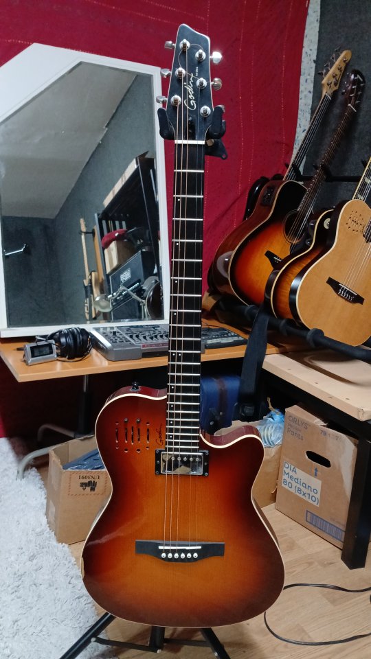 godin ultra a6
