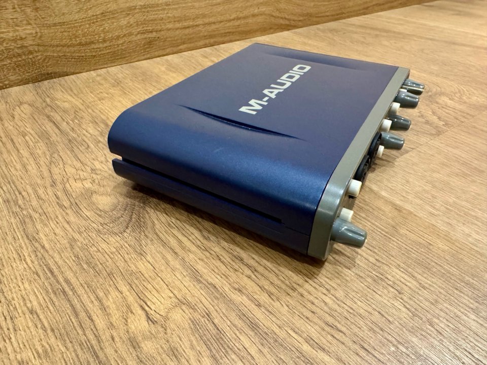 Interfaz de Audio M-Audio Fast Track Pro USB MIDI + Accesorios