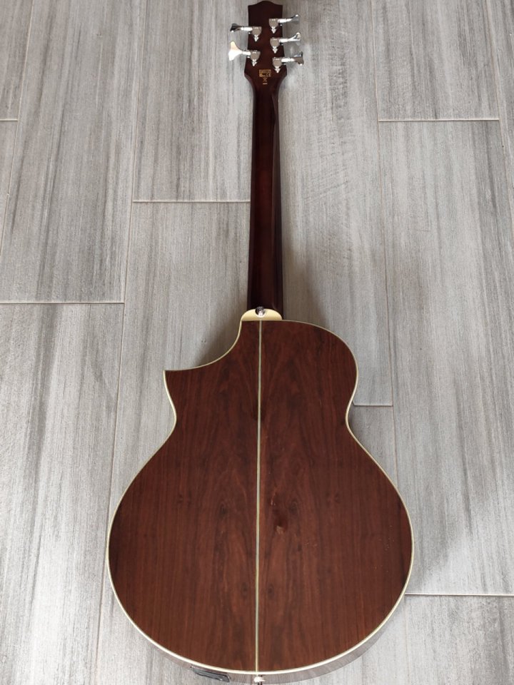 Bajo acústico Ibanez 5 cuerdas