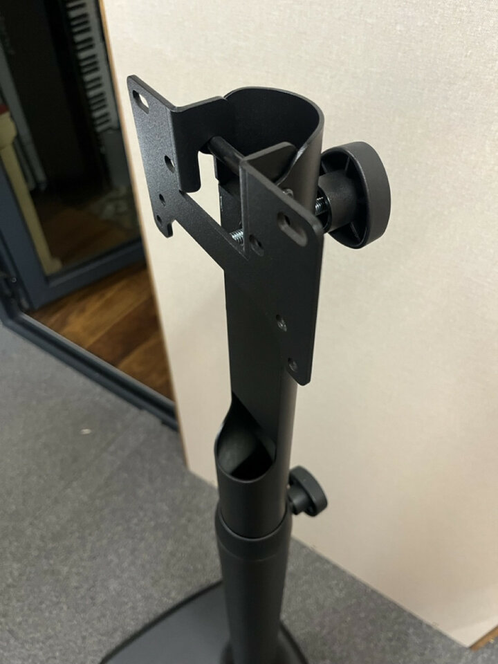 2x K&M 26785 Monitor Stand Genelec